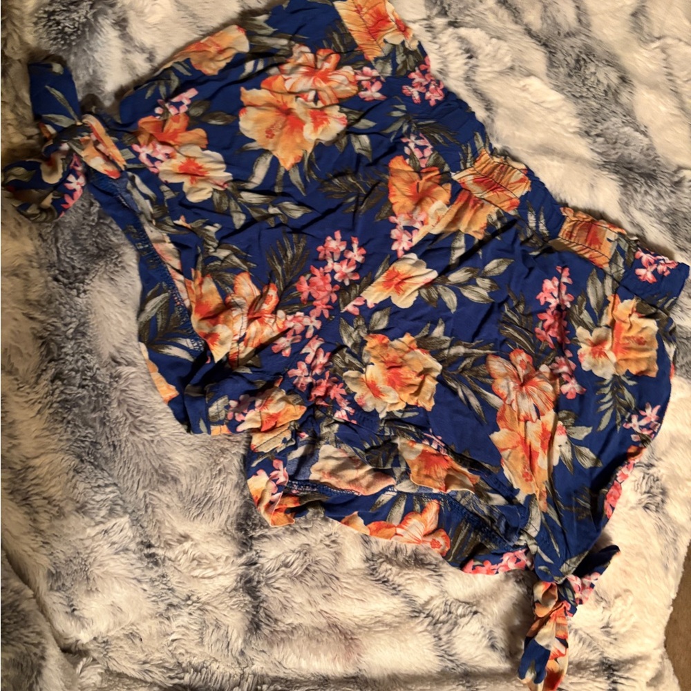soft beachy shorts w/elastic band